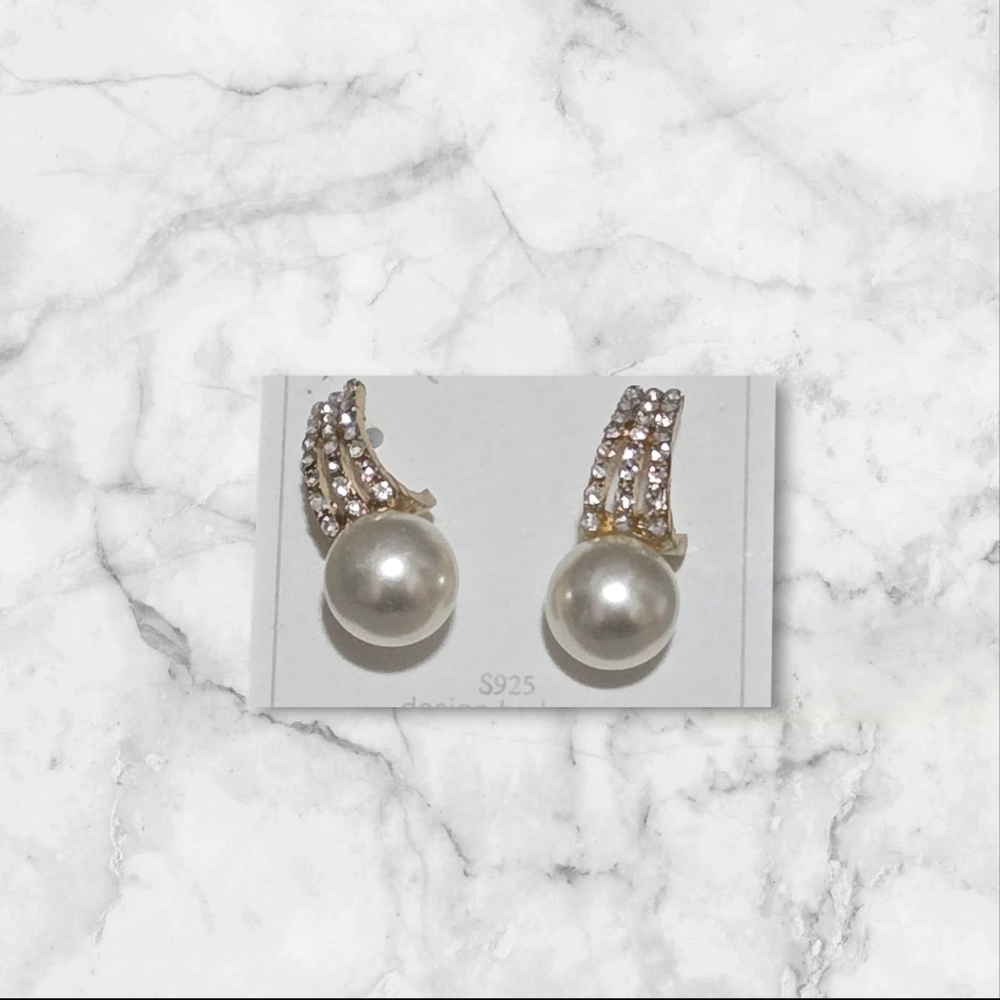 Elegant Pearl and Crystal Gold Earrings